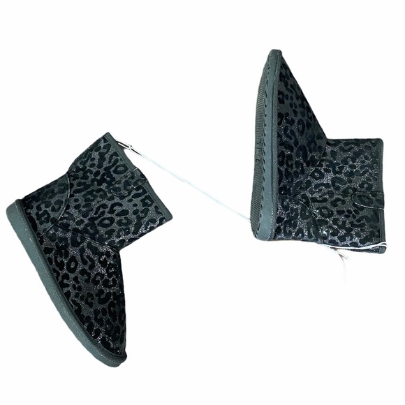{Children's Place} Leopard Print Shimmering Boots - Picture 5 of 8